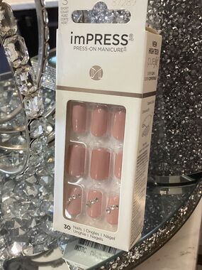 Kiss imPRESS Press-On Manicure Nude Pink with Rhinestones